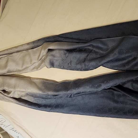 Coach signature black and light gray scarf coach trademark printed, though out - Picture 4 of 6